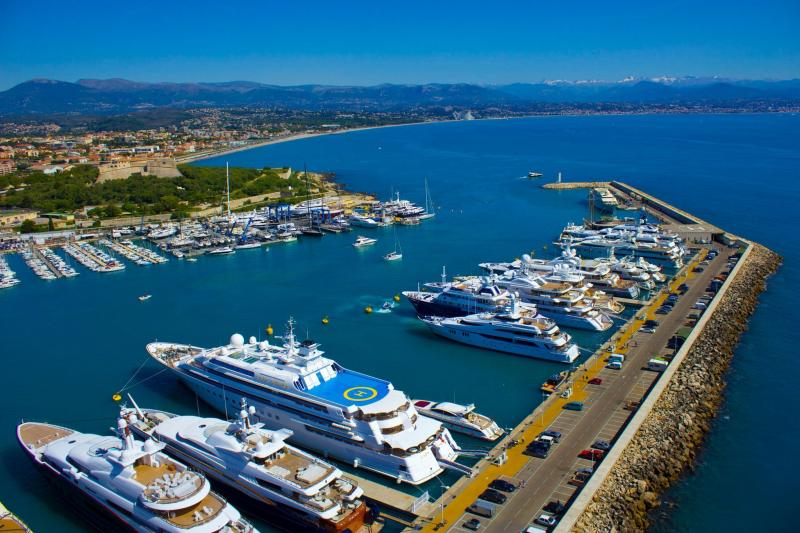 Billionaires’ Quay — Antibes, France