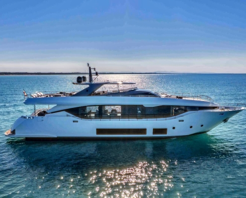 New Maiora 30 Walkaround yacht for sale