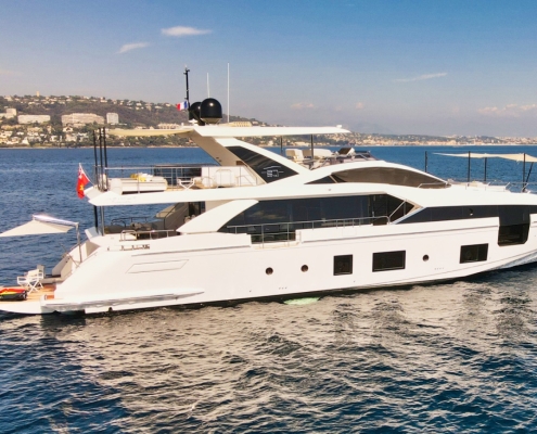 Wave Azimut Grande 27 for charter Cannes